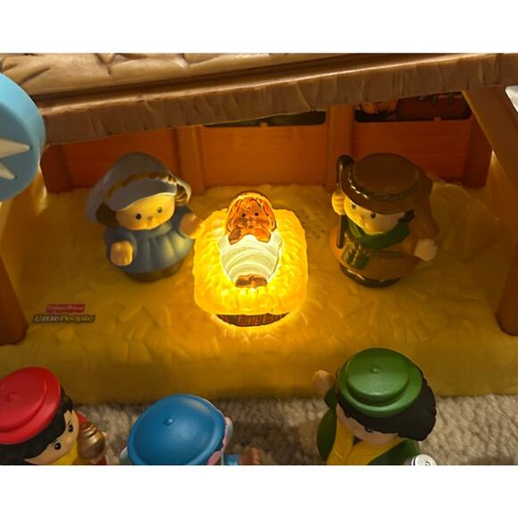 Fisher-Price Little People Deluxe Nativity Scene Set #1 - Picture 2 of 9